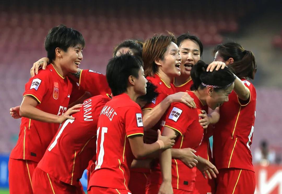 2月6日，中国队球员在2022女足亚洲杯决赛获胜后庆祝。